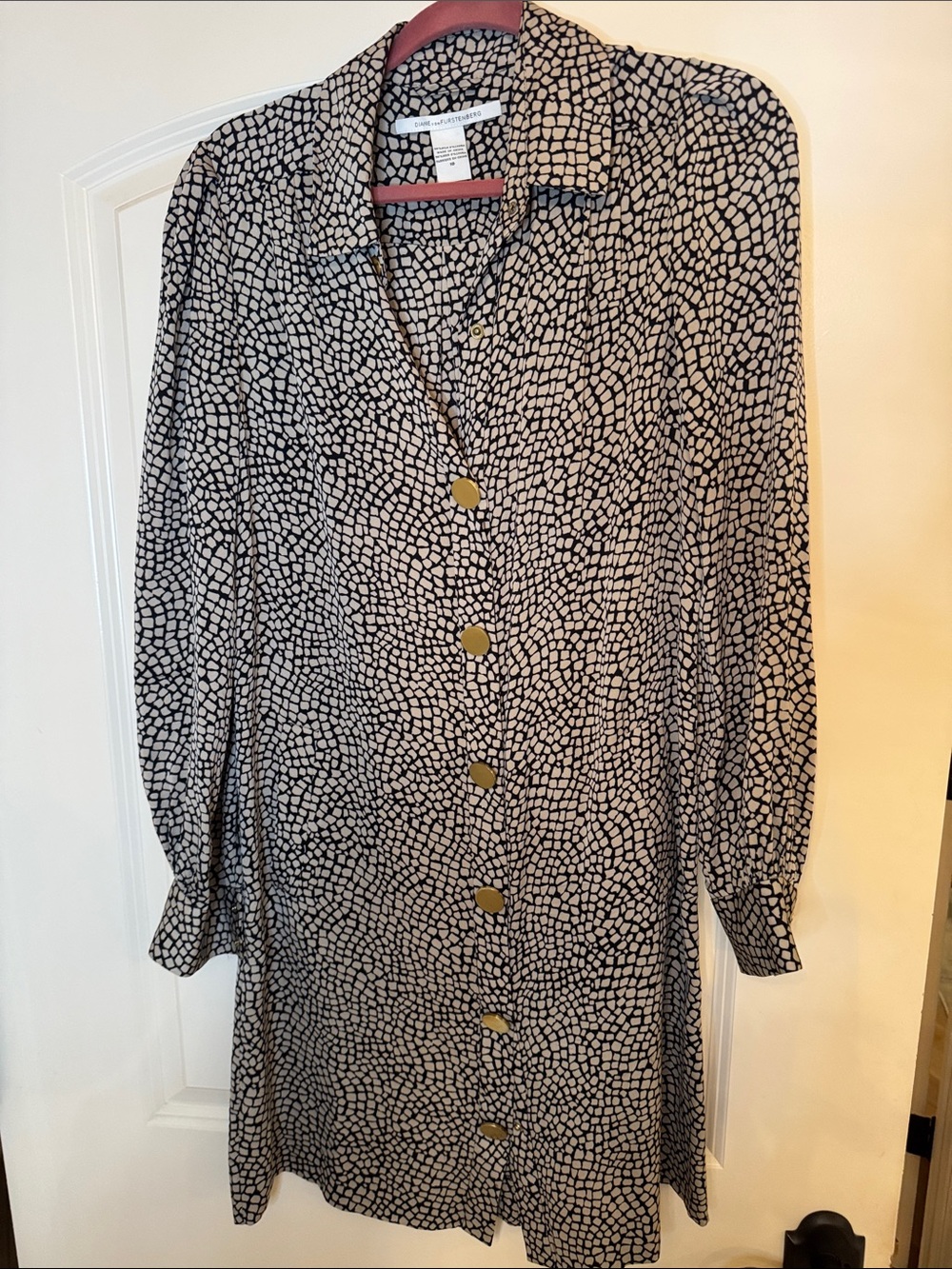 Diane Von Furstenberg Black and Cream Printed Long-Sleeve Button Dress - Picture 7 of 10